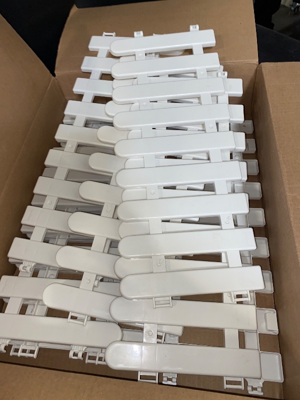 Photo 1 of  8pcs Garden Fence Mini Garden Decorative Fence Panels Mini Picket Fence Decor Christmas Villa Fence Wood Scoops for Rail Fence Garden Lawn Edging Outdoor Plastic White
