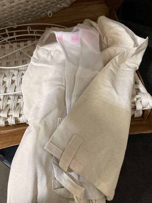 Photo 1 of Laundry Hamper with Lid Wicker Laundry Hamper Round 26.5 Gal (100 L) Laundry Basket Handwoven Rattan Laundry Basket with Removable Bag Handles 2 Mesh Bags for Living Room Bedroom White
