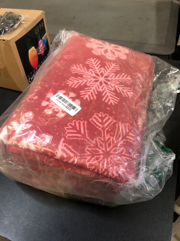 Photo 1 of ROYHOME Christmas Area Rug 5x7 Feet Christmas Snowflake Pattern Floor Cover Machine Washable Indoor Carpet Rug Decorative Non Slip Accent Rug for Kitchen Bathroom Living Room Bedroom