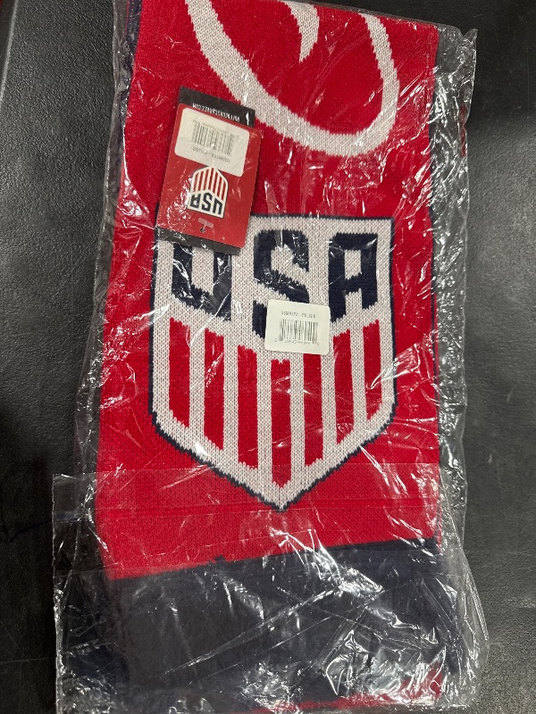 Photo 2 of Official US Soccer - USMNT Christian Pulisic Player Scarf