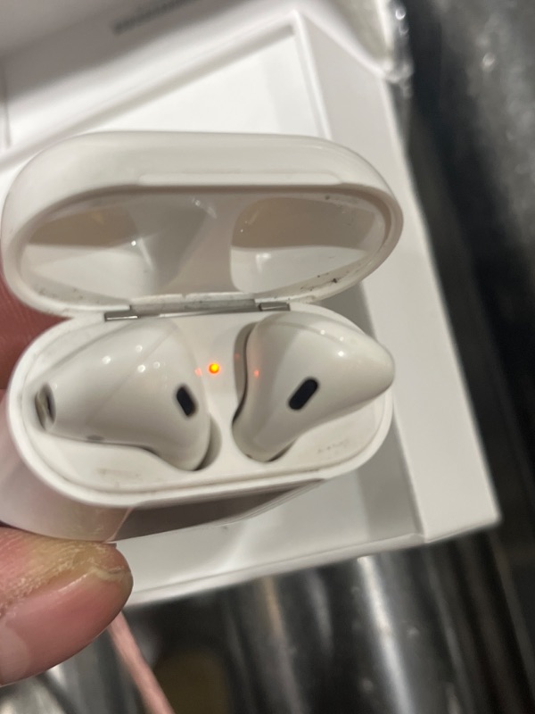 Photo 4 of AirPods with MagSafe Case