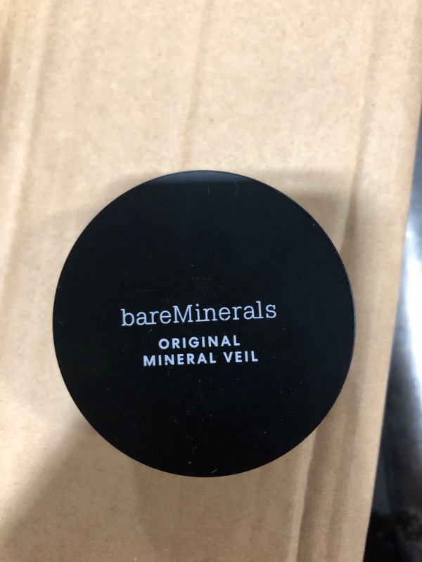 Photo 2 of BareMinerals Mineral Veil® Finishing Powder 9.0 G TRANSPARENT
