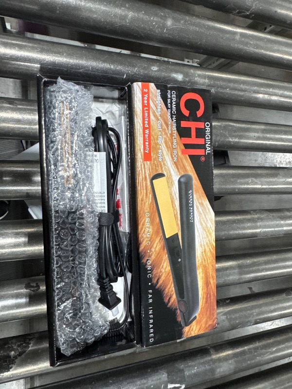 Photo 3 of CHI 1 Inch Original Ceramic Flat Hairstyling Iron