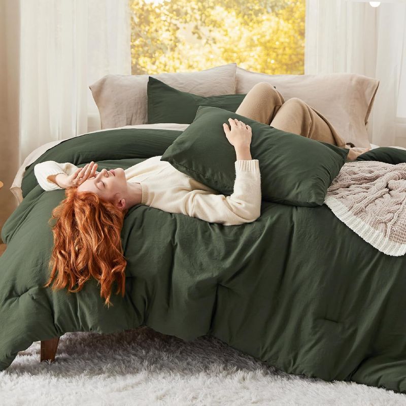 Photo 1 of Bedsure Queen Size Comforter Sets, Dark Green Soft Prewashed Bed Comforter for All Seasons, 3 Pieces Warm Bedding Sets, 1 Lightweight Comforter (90"x90") and 2 Pillowcases (20"x26")
