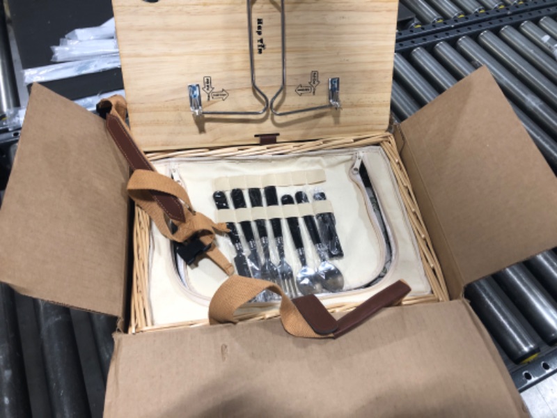 Hap Tim Wicker Picnic Basket for 2 with Mini Folding Wine Picnic Table