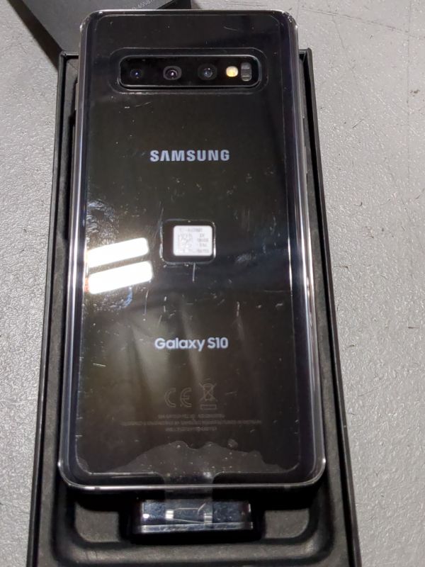 Photo 3 of Samsung Galaxy S10