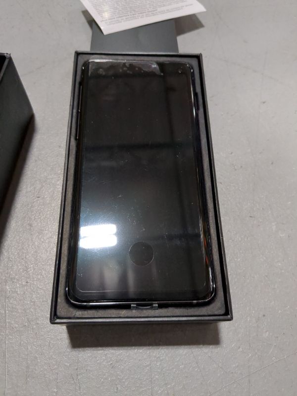 Photo 2 of Samsung Galaxy S10