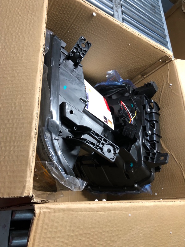 Photo 4 of ***DAMAGED - MOUNTING BRACKETS BROKEN - UNABLE TO TEST - SEE PICTURES***
Headlights Assembly for 2014-2018 GMC Sierra 1500/2015-2019 GMC Sierra 2500HD / 2015-2019 GMC Sierra 3500HD Replacement Pair Set Black Housing NOT for factory LED models