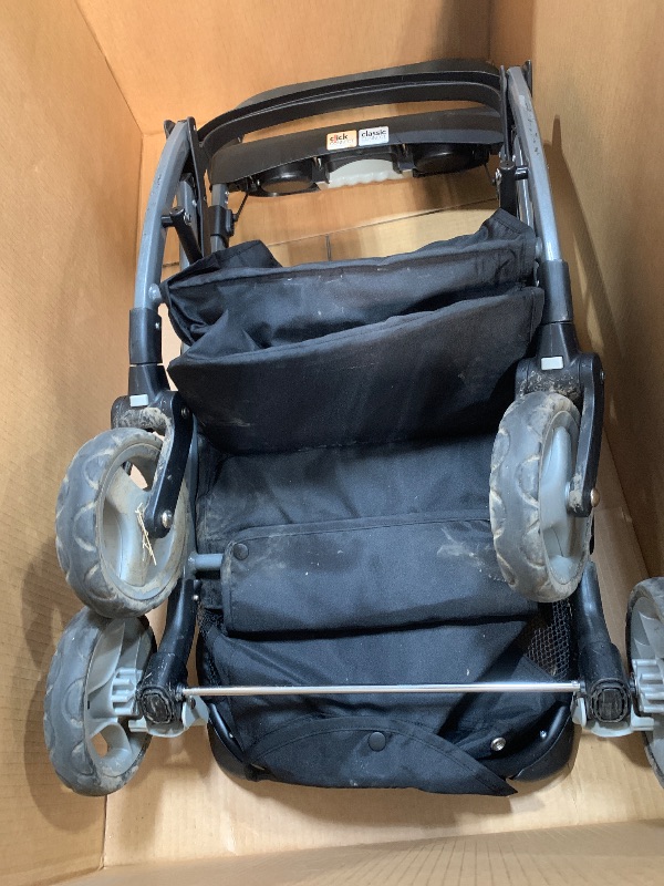 Photo 2 of *** NScuff Marks/dirty and needs cleaning due to previous owner ***
Graco SnugRider Elite Car Seat Carrier