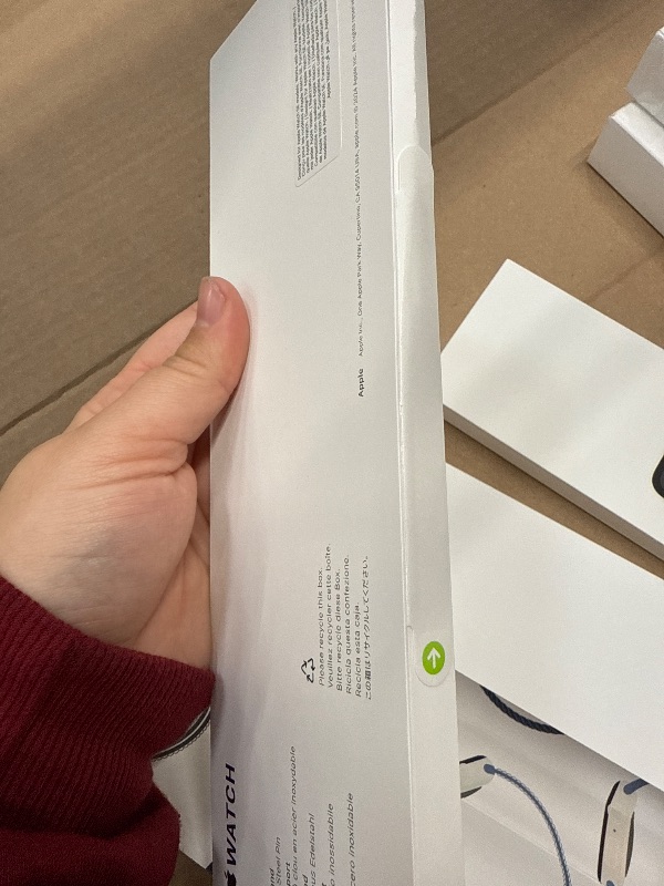 Photo 2 of ((( FACTORY SEALED )) Apple Watch SE (2nd Gen) [GPS 40mm] Smartwatch with Starlight Aluminium Case with Starlight Sport Band S/M. Fitness and Sleep Trackers