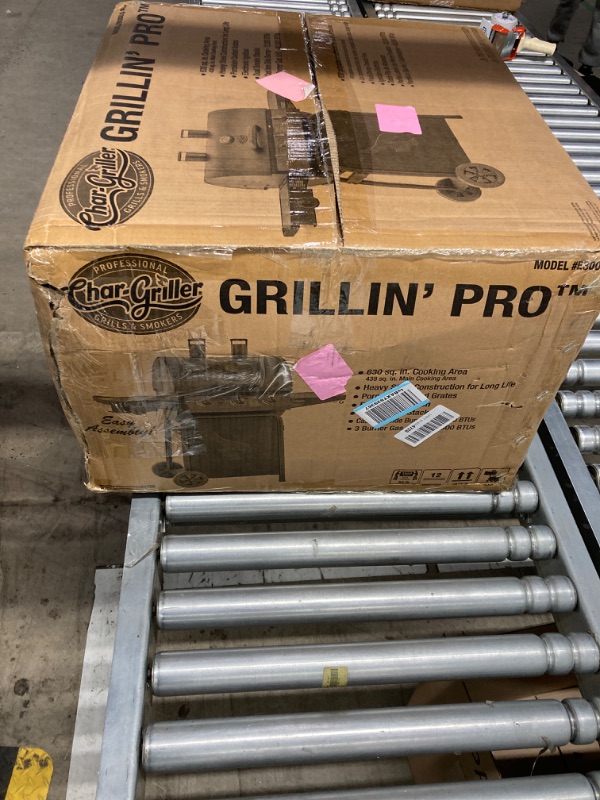 Photo 3 of Char-Griller Grillin Pro GAS Grill