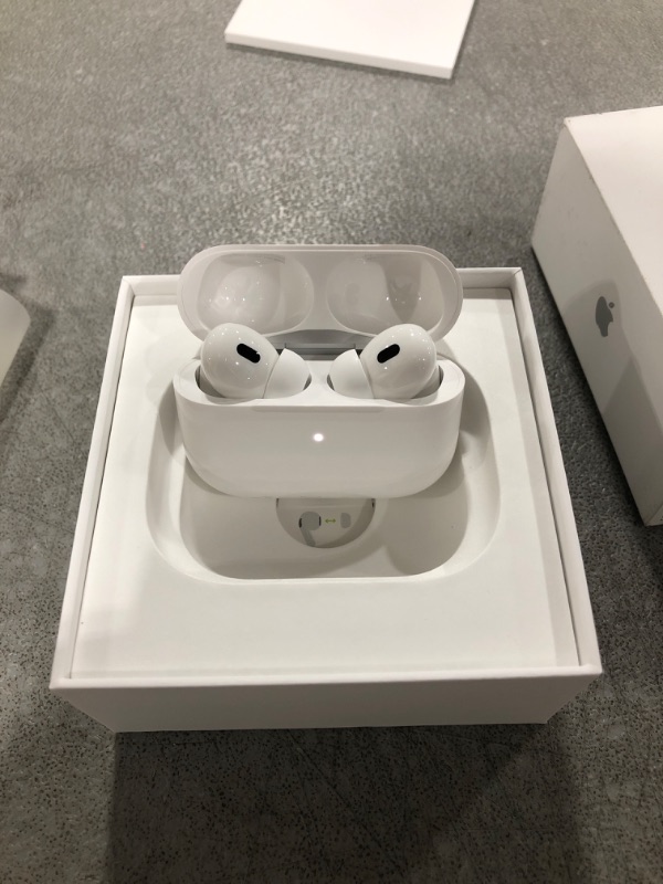 Photo 2 of AirPods Pro (2nd generation) with MagSafe Case (USB?C)