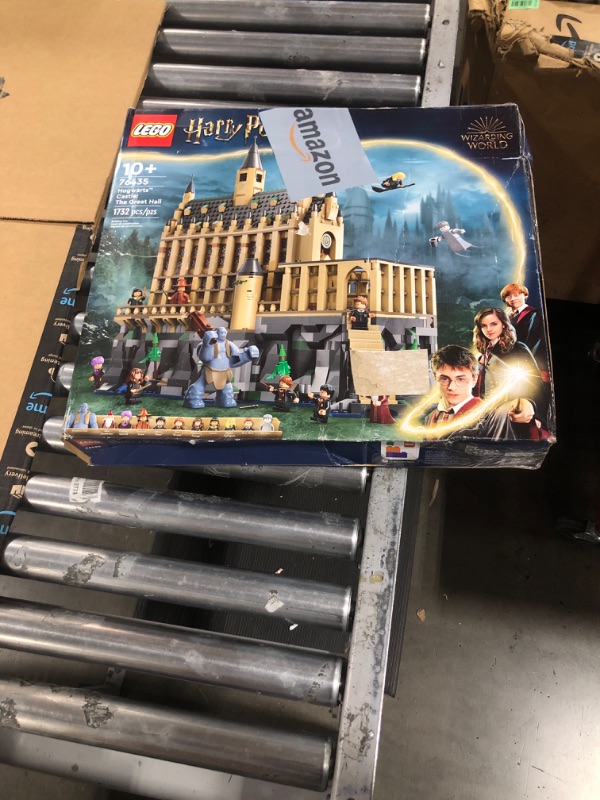 Photo 2 of ***MISSING PARTS*****LEGO Harry Potter Hogwarts Castle: The Great Hall, Castle Toy Playset with 11 Minifigures, Harry Potter Collectible, Magical Gift for Boys, Girls or Any Fan, Harry Potter Toy for 10 Year Olds, 76435