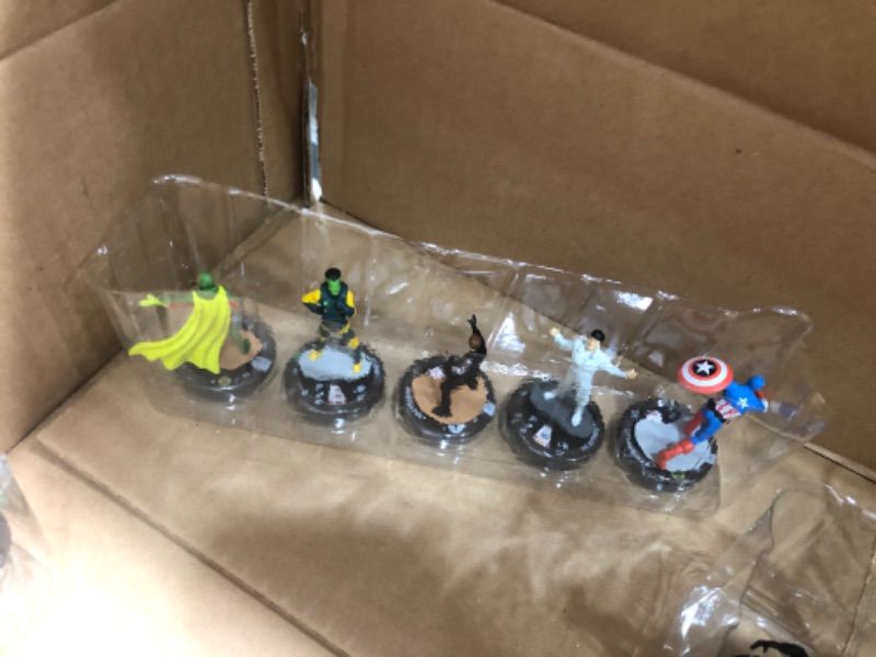 Photo 2 of Avengers 60th Anniversary - 5 assorted superhero figures