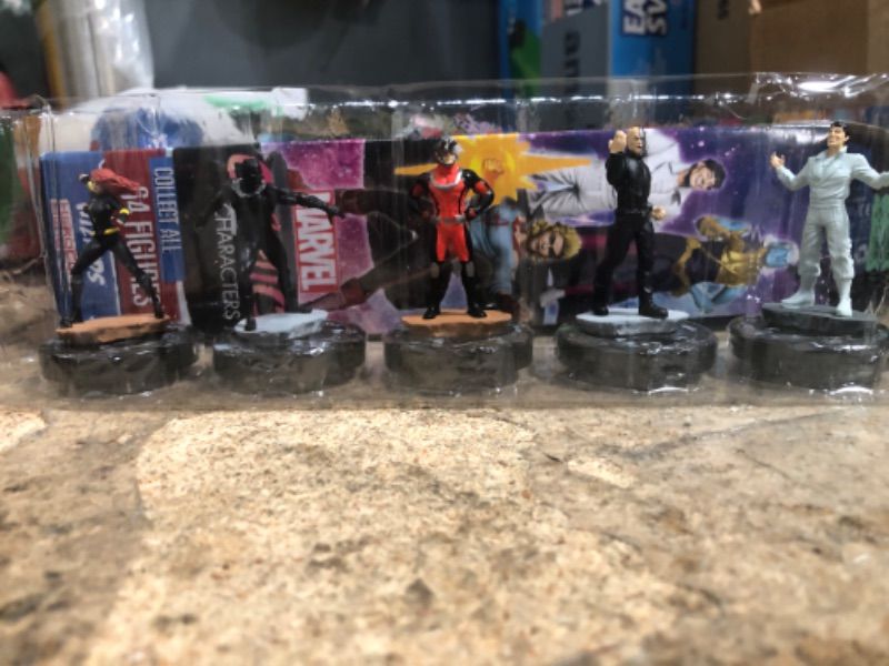 Photo 2 of Avengers 60th Anniversary - 5 assorted superhero figures