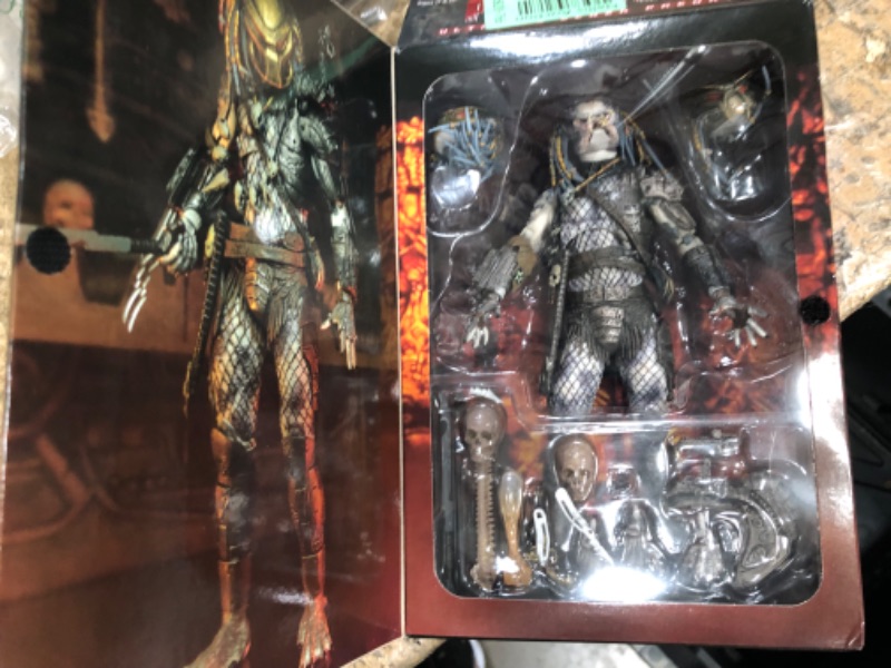 Photo 1 of **ONE KNIFE IS BROKEN**
NECA - Predator 2 - Elder Predator Ultimate 7" Action Figure