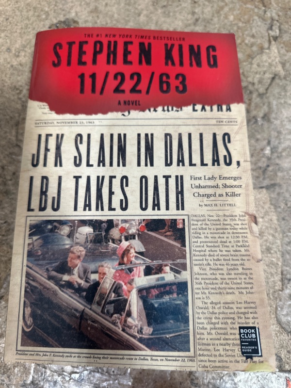 Photo 2 of 11/22/63: A Novel -paperback