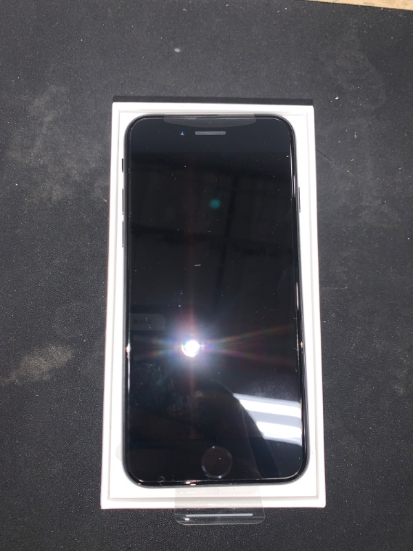 Photo 4 of Apple iPhone SE (2nd generation) (64GB) - Black