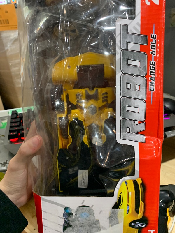 Photo 2 of (WHEEL IS BROKEN) SuperPower Remote Control Car Transforming Bumblebee Classic Disguise Action Figure Hero Robot Toy with One Button Transformation