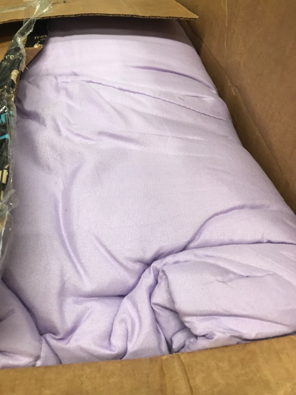 Photo 2 of **COMFORTER ONLY**USED**MISSING PARTS**
Exclusivo Mezcla Lightweight Reversible 3-Piece Comforter Set All Seasons, Down Alternative Comforter with 2 Pillow Shams, King Size, Deep Purple/Lilac