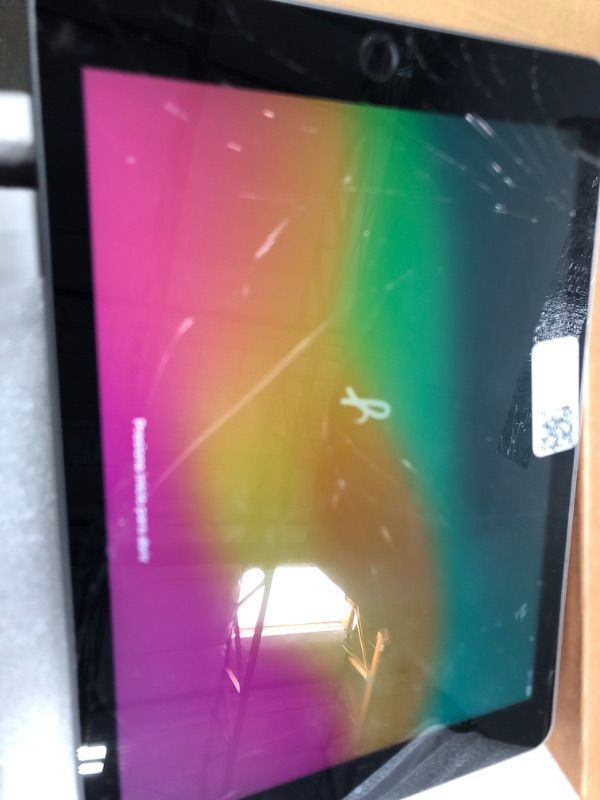 Photo 6 of 2018 Apple iPad (WiFi, 128GB) Space Gray (Renewed)-----CRACKED SCREEN ---SOLD AS IS ---NO REFUND----