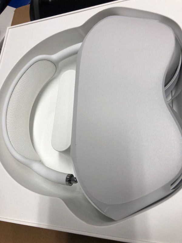 Photo 3 of (LOCKED) 
Apple AirPods Max CASE INCLUDED-------SN--H0YMK7R5P3WC
