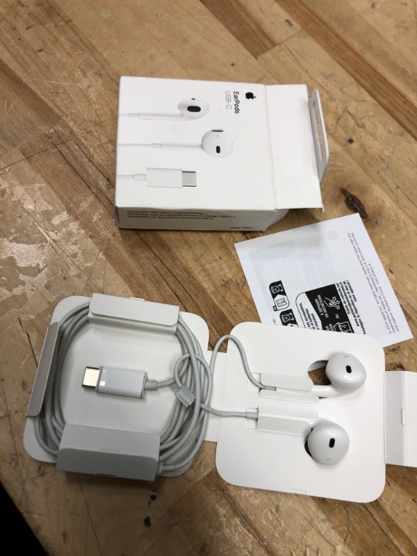 Photo 2 of Apple EarPods Headphones with USB-C Plug