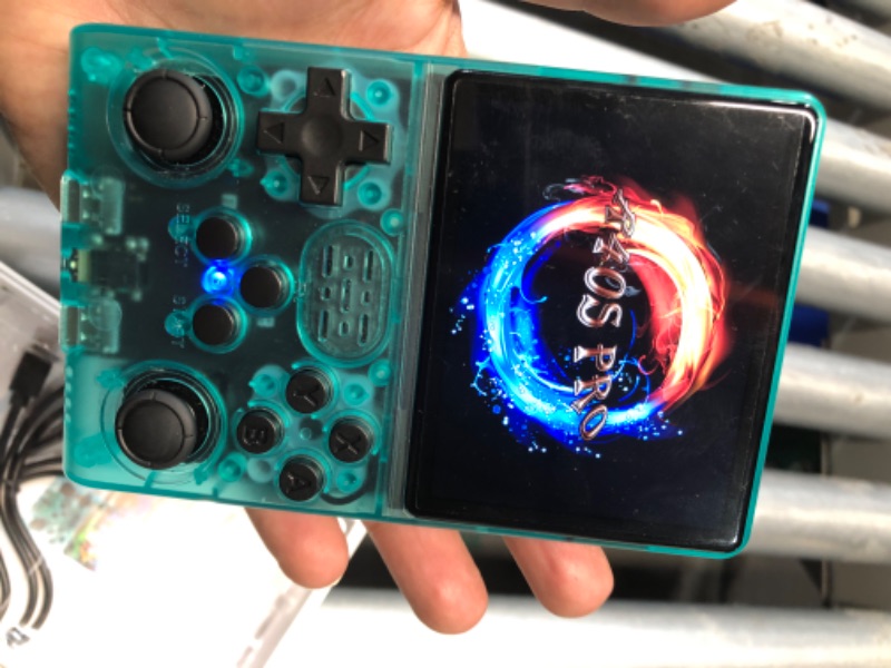 Photo 3 of **USED** GWALSNTH R40S Pro Handheld Game Console, 30000 HD Games Mini Portable Video Game Console, 3.5-Inch IPS Screen,256GB Memory,Built in 45 Emulators,3800mAh Battery?Transparent Green 256GB?