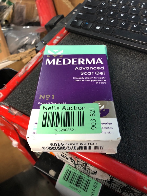 Photo 2 of *** EXP: 2027/01  NONREFUNDABLE**** FACTORY SEAL***Mederma Advanced Scar Gel, Treats Old and New Scars, Reduces the Appearance of Scars from Acne, Stitches, Burns and More, 50 Grams