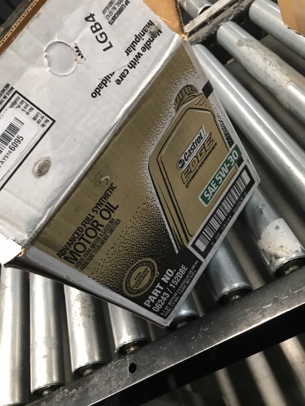 Photo 1 of Castrol EDGE Extended Performance 5W-30 Advanced Full Synthetic Motor Oil, 1 Quart, Pack of 6