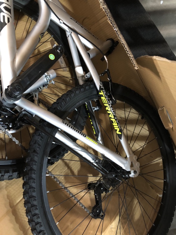 Photo 5 of ***USED - MISSING HARDWARE - COVERED IN SCRATCHES - UNABLE TO VERIFY FUNCTIONALITY***
Kent 26" Men's Shockwave 02614 Bicycle, Grey/Neon Green