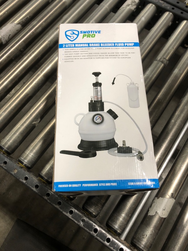 Photo 3 of SMOTIVEPRO 2L Manual Brake Bleeder Fluid Pump, One Man Professional Brake Bleeder Kit Suitable for Most Brake Mast Cylinder Reservoirs