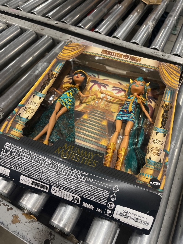 Photo 1 of Monster High Fashion Doll Set, Mummy Majesties Cleo & Nefera De Nile Collectible 2-Pack with Golden Accessories & Premium Clothes