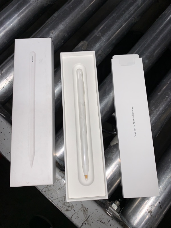 Photo 2 of Apple Pencil (2nd generation): Pixel-perfect precision and industry-leading low latency