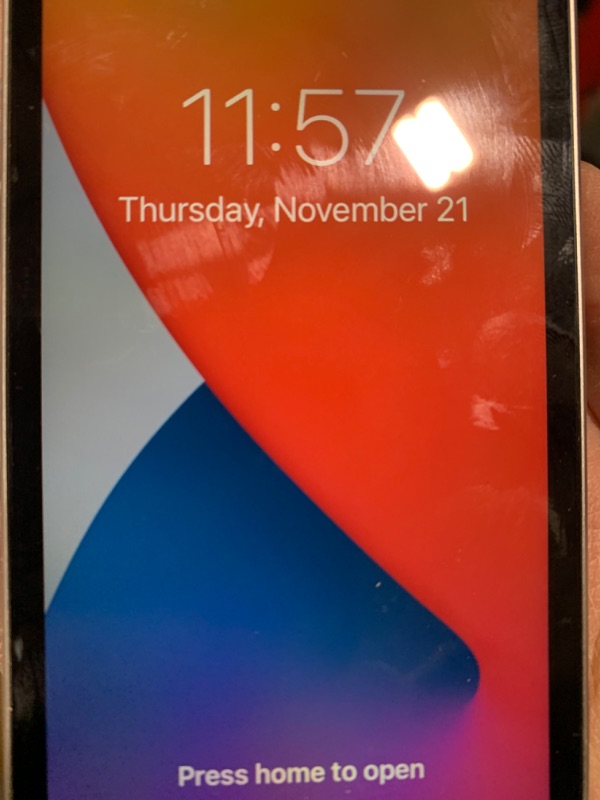 Photo 3 of Apple iPhone SE 16GB Unlocked, 2016 1st Gen, Silver
