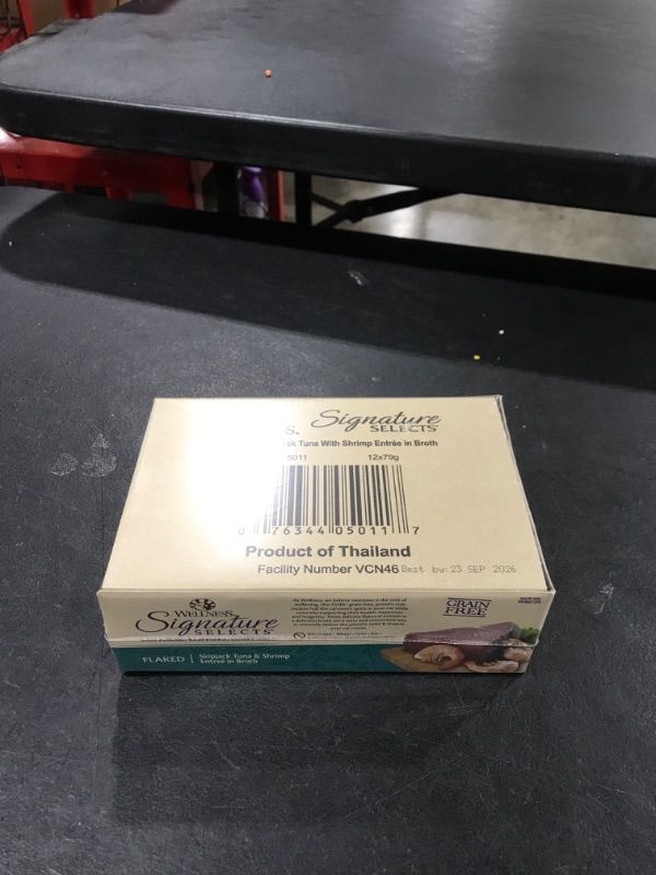 Photo 2 of Wellness CORE Signature Selects Flaked Skipjack Tuna & Shrimp Entree in Broth Grain-Free Canned Cat Food, 2.8-oz, case of 12