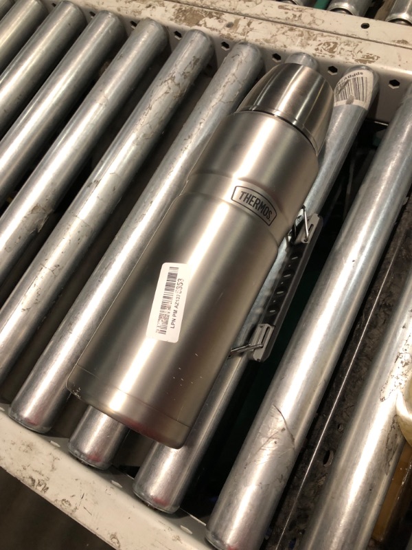 Photo 2 of ***DAMAGED - DENTED - NO PACKAGING***
Thermos Stainless King 68 oz Silver BPA Free Beverage Bottle