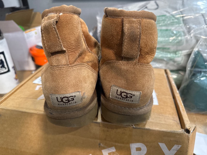 Photo 2 of *** SEE NOTES***UGG Women's Classic Mini Ii Boot, Chestnut, 07