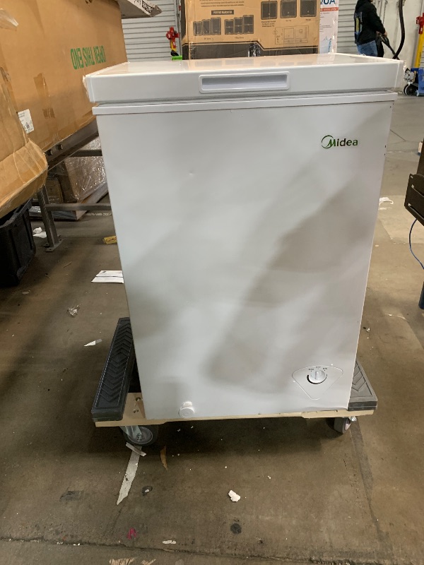 Photo 2 of ***USED - DAMAGED - UNTESTED - SEE COMMENTS***
Midea MRC04M3AWW, White 3.5 cu. ft. Mini Freezer, Cubic Feet, 19.49"D x 21.46"W x 33.46"H