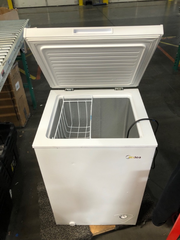 Photo 10 of ***USED - DAMAGED - UNTESTED - SEE COMMENTS***
Midea MRC04M3AWW, White 3.5 cu. ft. Mini Freezer, Cubic Feet, 19.49"D x 21.46"W x 33.46"H