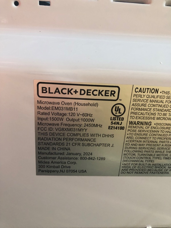 Photo 6 of ***USED - SCRATCHED AND DIRTY - LIKELY MISSING PARTS - UNABLE TO VERIFY FUNCTIONALITY - SEE PICTURES***
BLACK+DECKER EM031MB11 Digital Microwave Oven with Turntable Push-Button Door