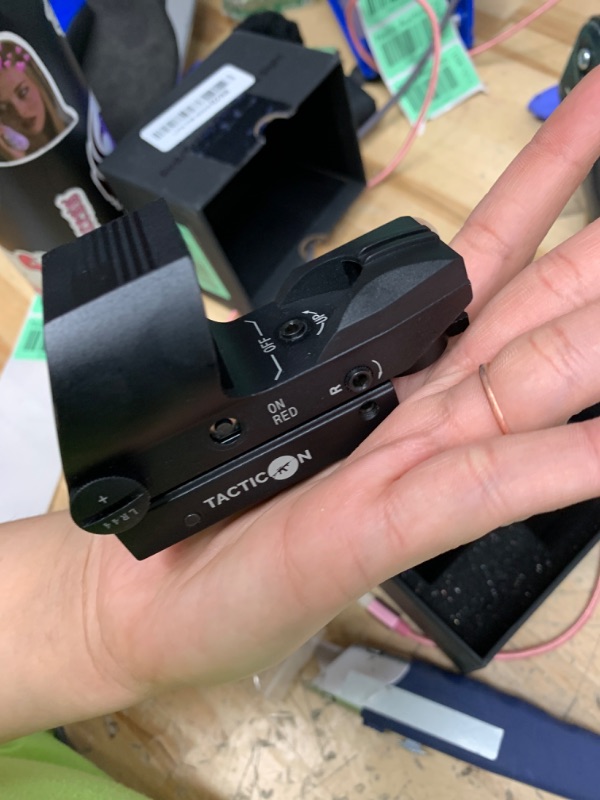 Photo 1 of ***USED - DOESN'T POWER ON - UNABLE TO TROUBLESHOOT***
Predator V2 Reflex Sight Combat Veteran Owned Company 45 Degree Offset Mount Included Reflex Rifle Optic with 4 Reticle Patterns Adjustable Color Settings Red Dot Green Dot Gun Scope