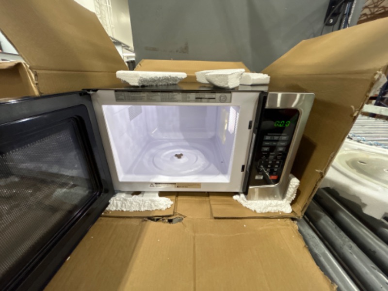 Photo 2 of (READ FULL POST) Toshiba SS Microwave Oven - 1.2 Cu ft, Smart Sensor