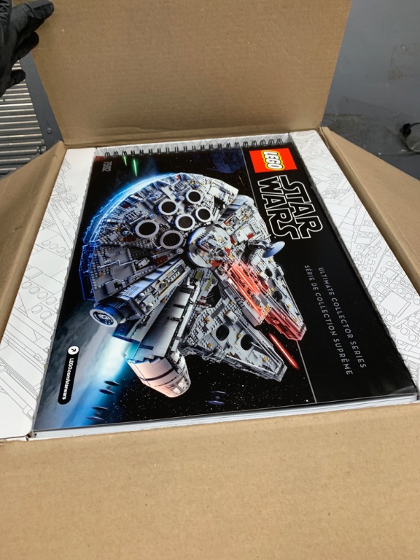 Photo 1 of Star Wars Millennium Falcon 75192