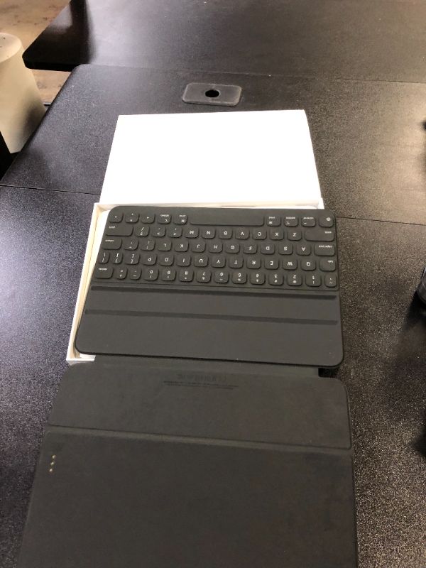 Photo 2 of Smart Keyboard Folio for 11-inch iPad Pro (4th Generation) and iPad Air (5th Generation)