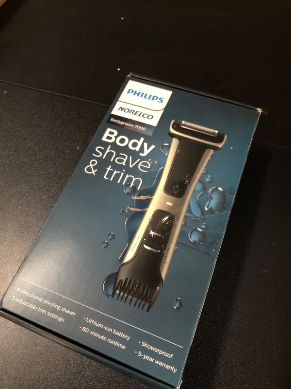 Photo 2 of Philips 2-pc. Shaving Kit