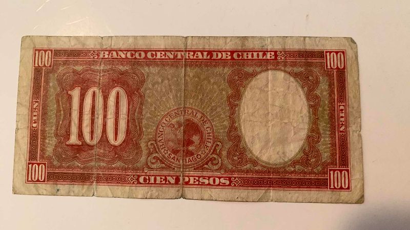 Photo 1 of VINTAGE 1947-1959 ONE HUNDRED PESOS CHILEAN BANKNOTE