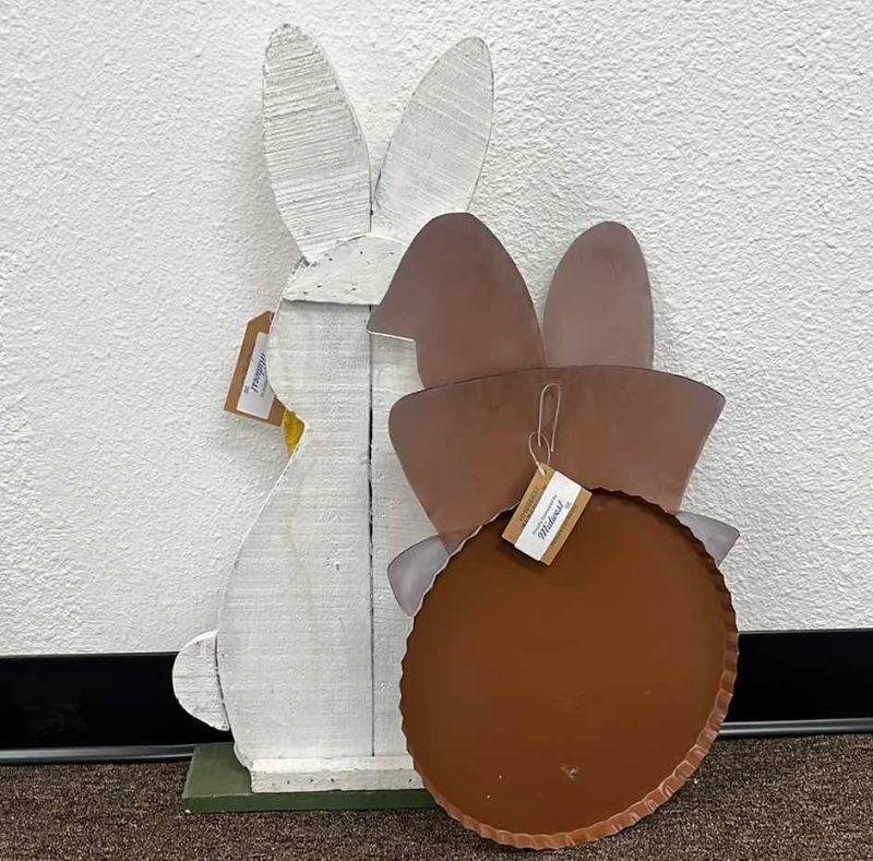 Photo 1 of EASTER YARD DECOR