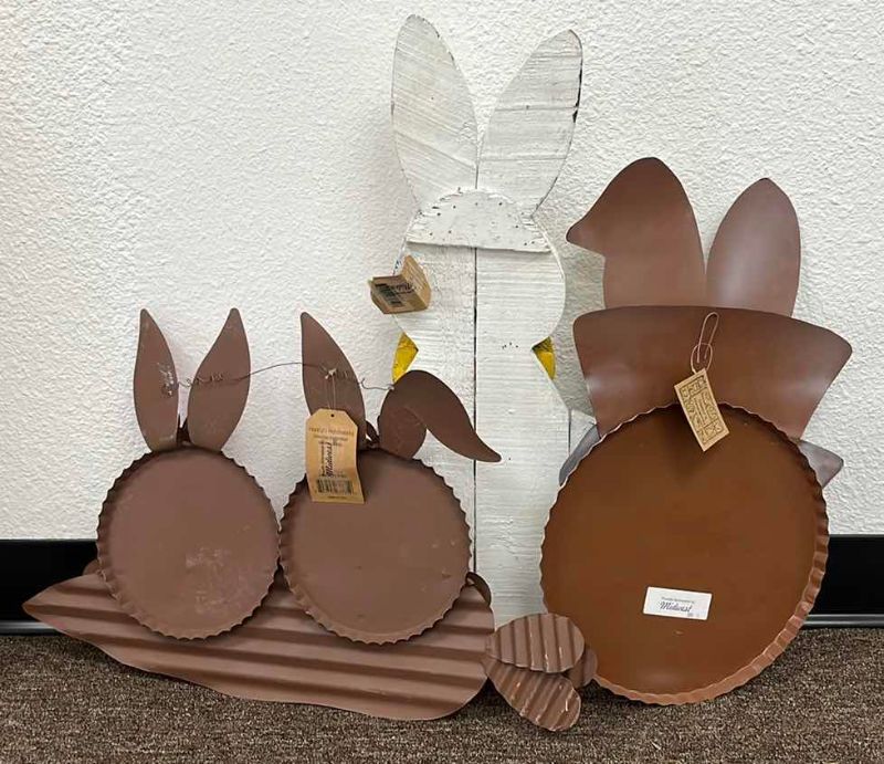 Photo 1 of EASTER YARD DECOR