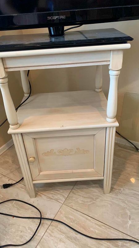 Photo 1 of SCEPTRE 40" TELEVISION MODEL X409BV-FDHU8HJ1L02 AND CABINET